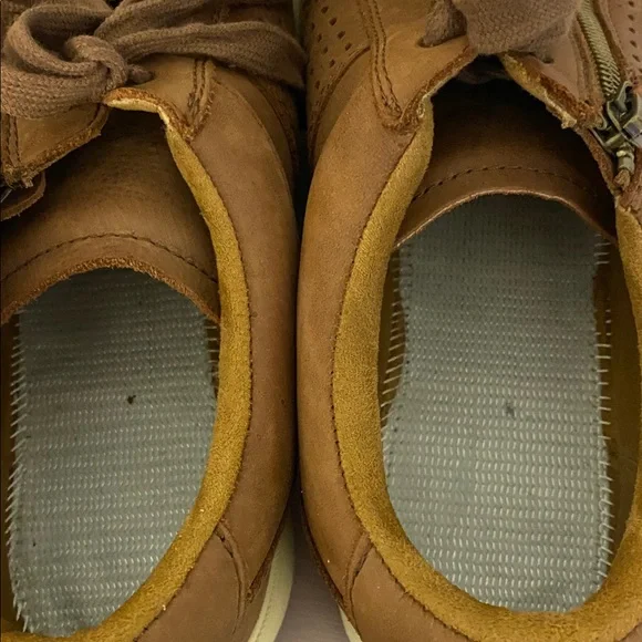 Leather Earth Brand Brown Casual Sneakers, nice condition - Picture 7 of 8